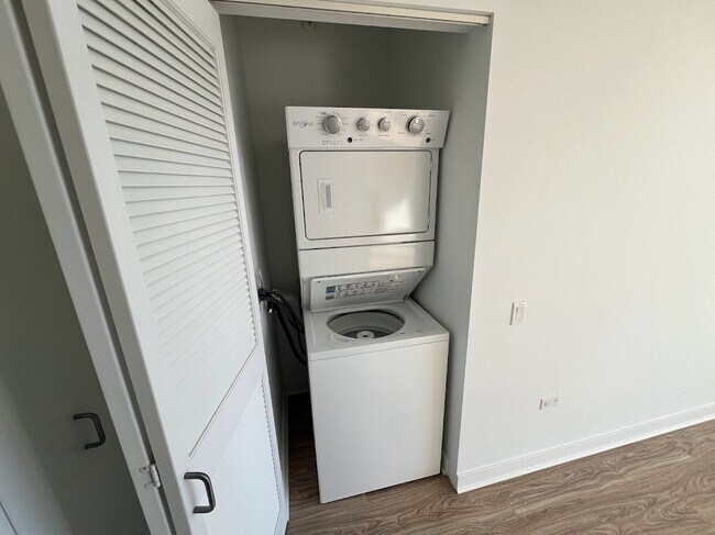 Foto del edificio - 1250 S Michigan Ave