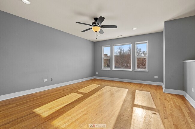 Foto del edificio - 3422 W 13th Pl