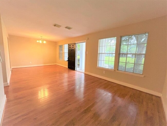 Building Photo - 15851 W Park Ct