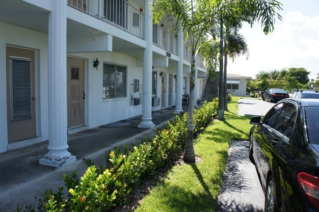 Building Photo - Mapleleaf Apartments