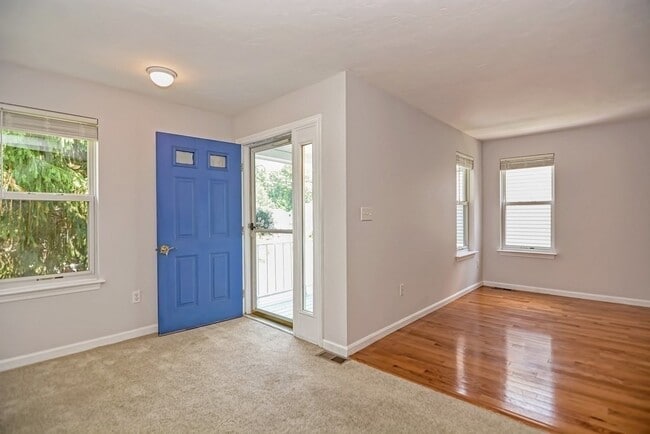 Building Photo - 35 Lilac Cir