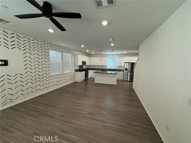 Building Photo - 6069 Sendero Ave