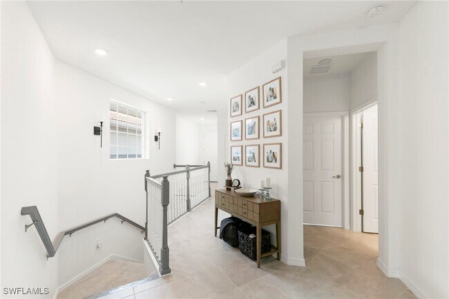 Building Photo - 12050 Santaluz Dr