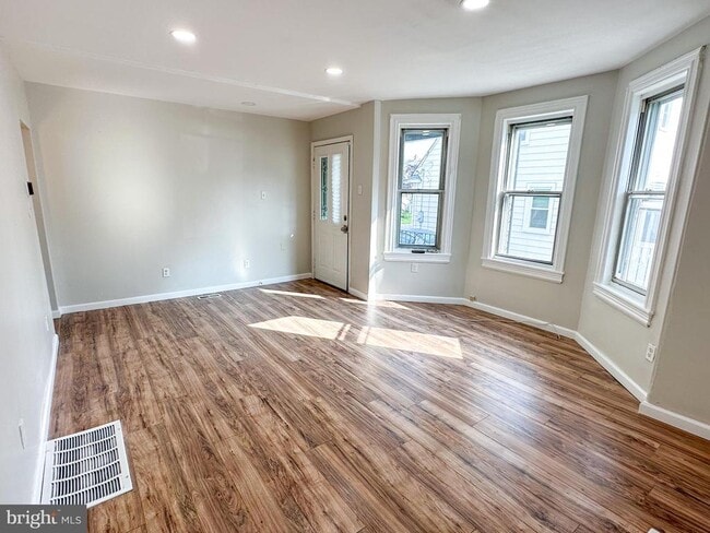 Building Photo - 19 Lane Ave