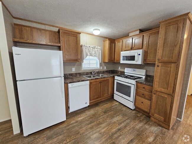 Building Photo - 211 Flower Dr