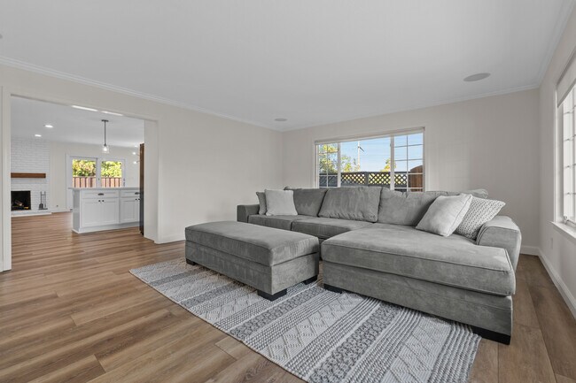 Main living room - 1737 Endriss Dr