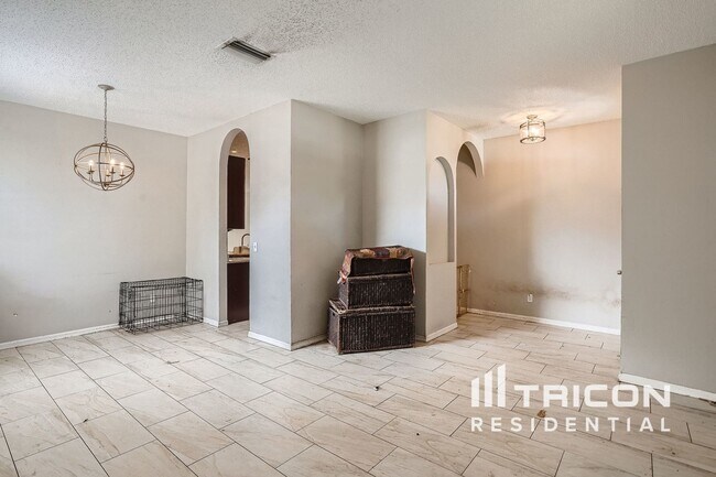 Building Photo - 906 Grand Canyon Dr