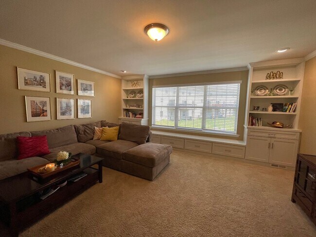 Foto del edificio - Welcome to this charming 3-bedroom, 2.5-ba...