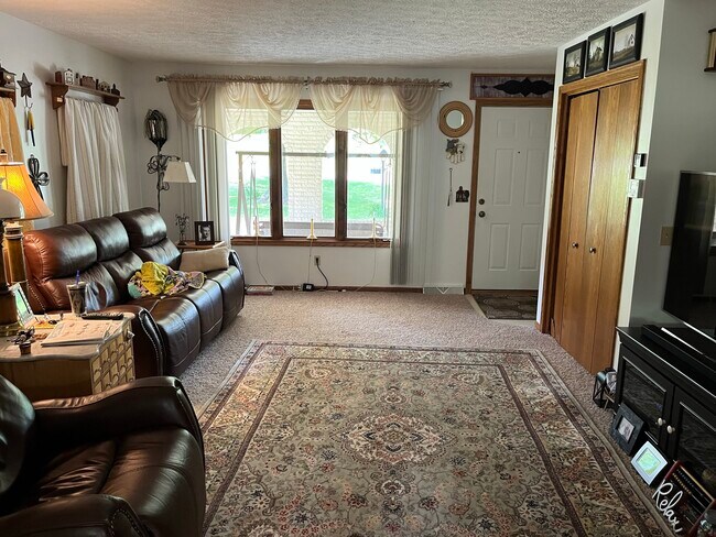 Dining Area - 3951 Lake Vista Rd