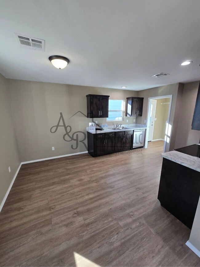 Foto del edificio - 217 W Forest St