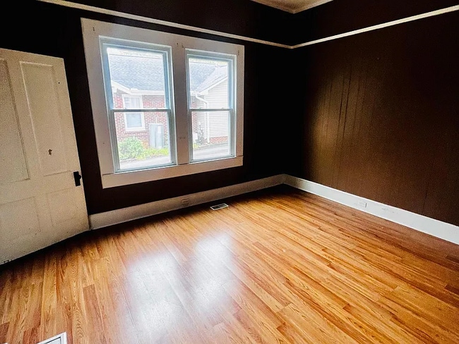 Building Photo - 513 Creswell Ave