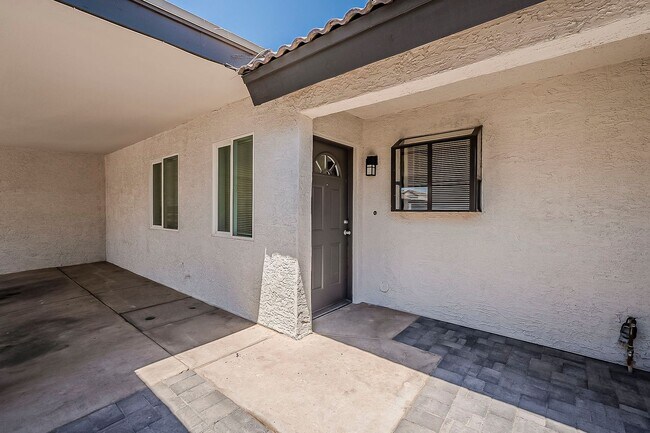 Foto del edificio - Remodeled 2bed/2ba Townhome - Ask about our Move-in Specials