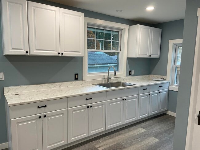 Foto del edificio - 1354 River Rd