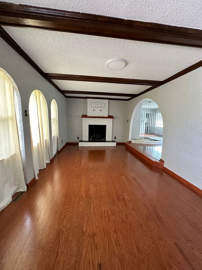 Foto del edificio - Pembroke Manor-4 bedroom 2.5 bath Single f...