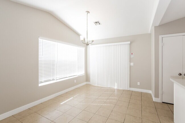 Foto del edificio - 3737 Birchdale Ct