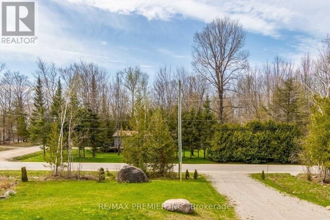 Building Photo - 2288 Champlain Rd
