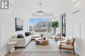 Building Photo - 2075 King Rd