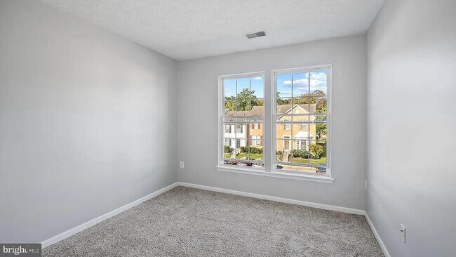 Foto del edificio - 5054 Bristle Cone Cir