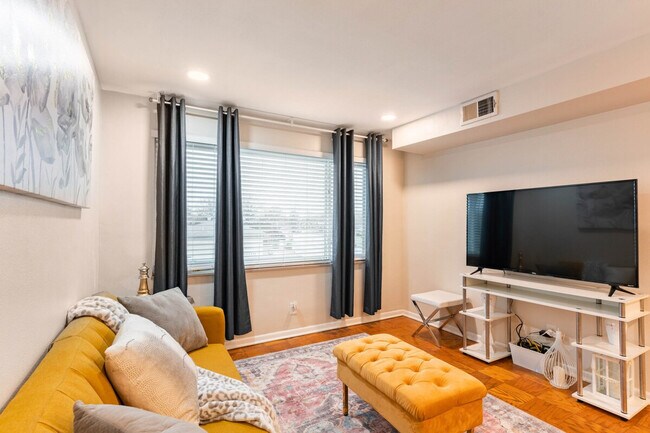 Foto del edificio - 7168 Jamieson Ave