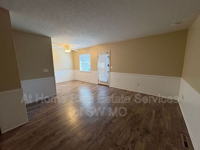Building Photo - 522 E Ottowa Ct