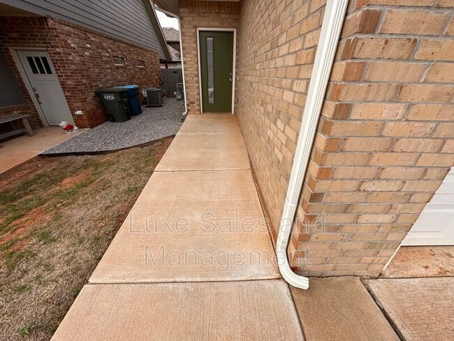 Building Photo - 2180 Camino Del Plaza Ln