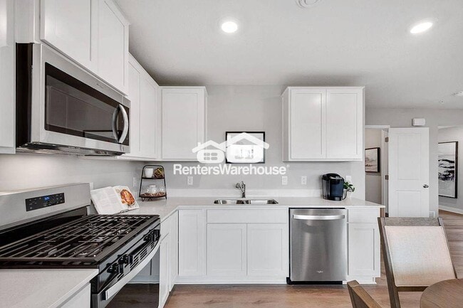 Foto del edificio - 17520 Driscoll Pl