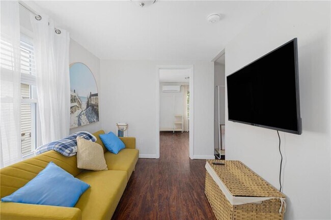 Foto del edificio - 66 Knowlesway, Upper unit