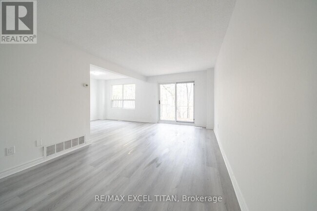 Photo du bâtiment - 1285 White Oaks Blvd