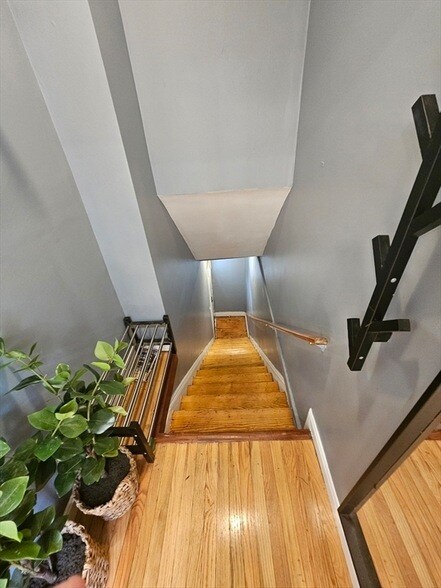 Building Photo - 5a River St