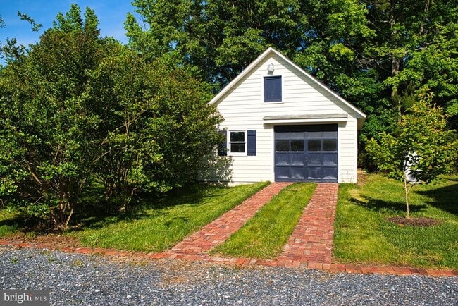 Building Photo - 6981 Lindsay Ln