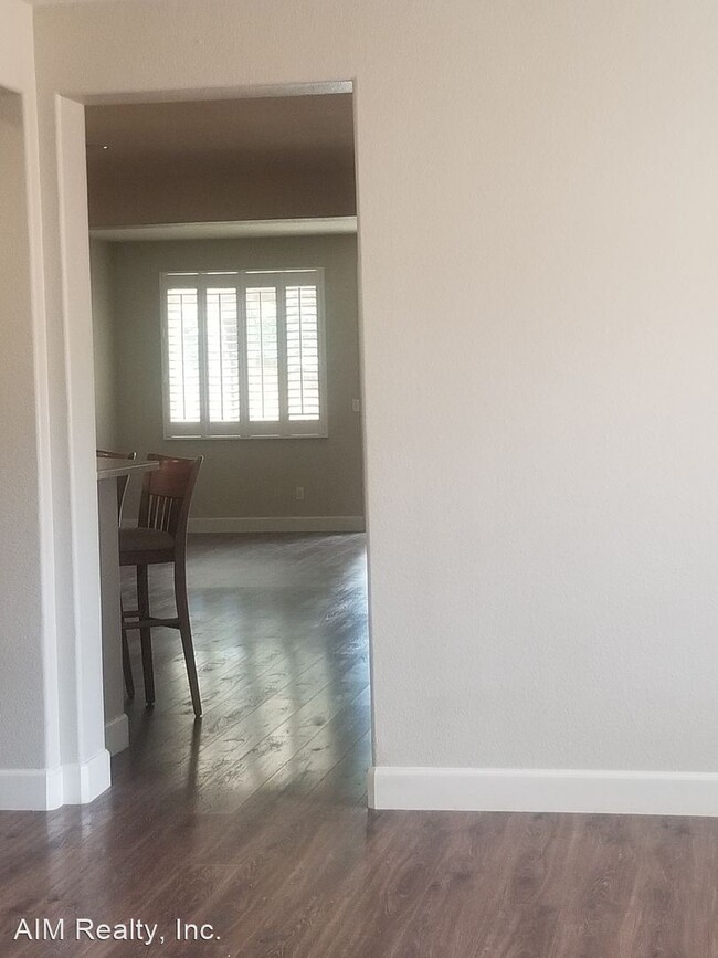 Building Photo - 3 br, 2 bath House - 209 DOVER COURT