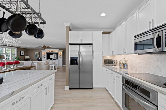 Building Photo - 1970 S Dixie Hwy