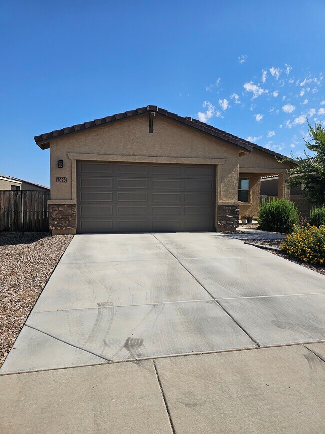 Building Photo - 7028 E Gamebird Way
