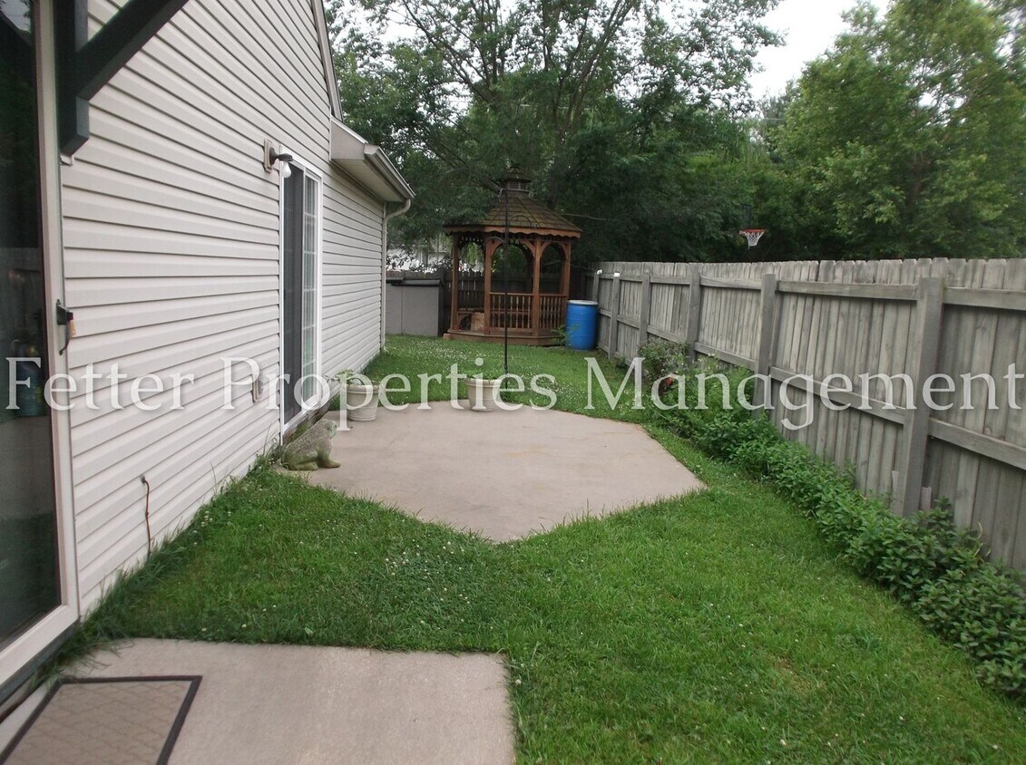 Building Photo - McCutchanville 2 Bedroom Home!