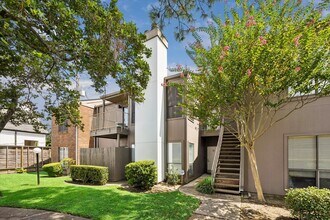 Building Photo - 1201 Bering Dr