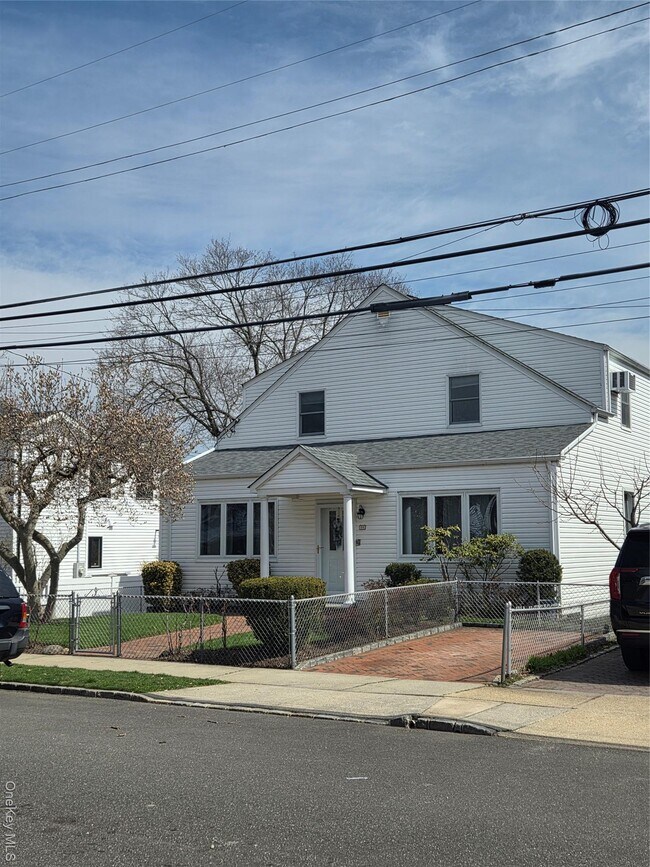 Foto del edificio - 58 Juniper Rd