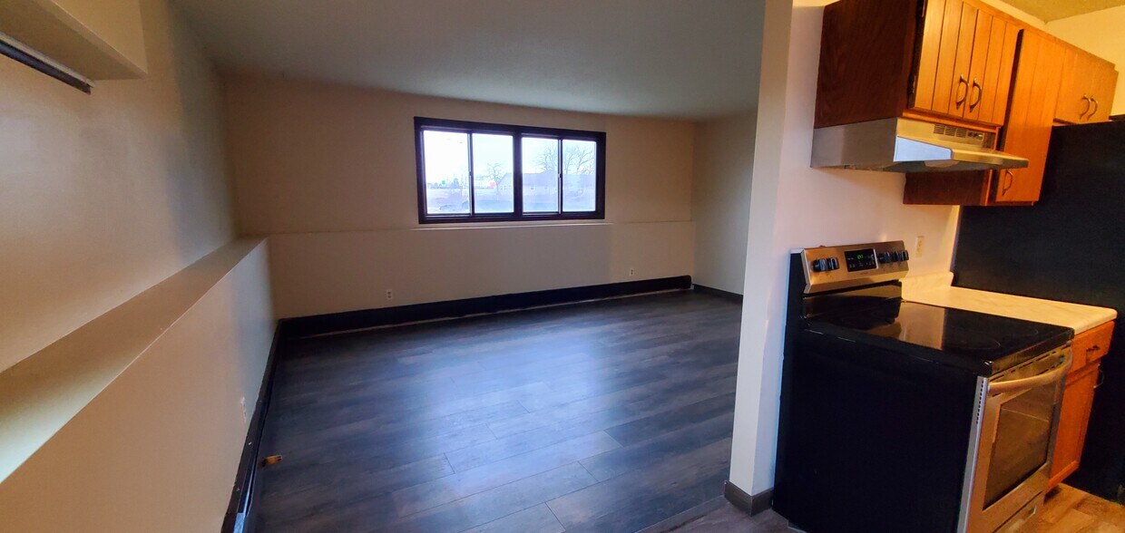 family room - 2750 Euclid Ave