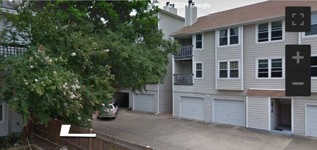 Building Photo - 2313 W Great Neck Rd