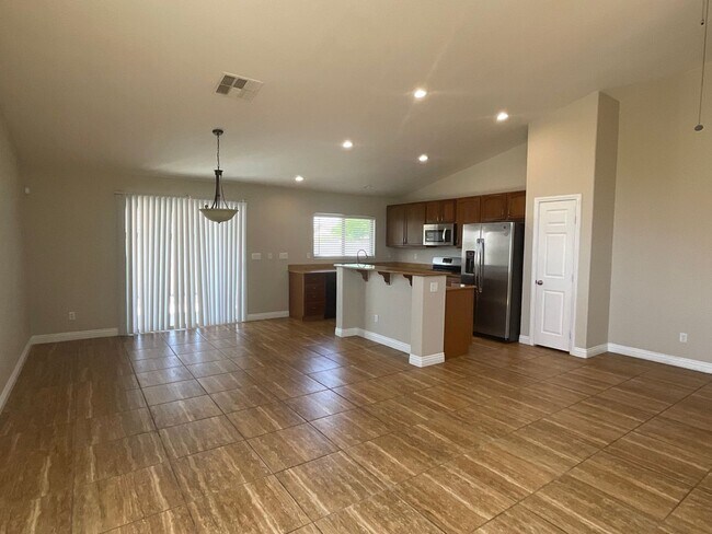 Building Photo - 1 story home, 4br, 2bath, 3cg, RV GATE