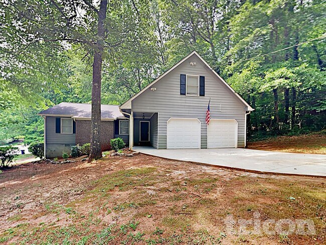 Building Photo - 605 Lake Dr SW