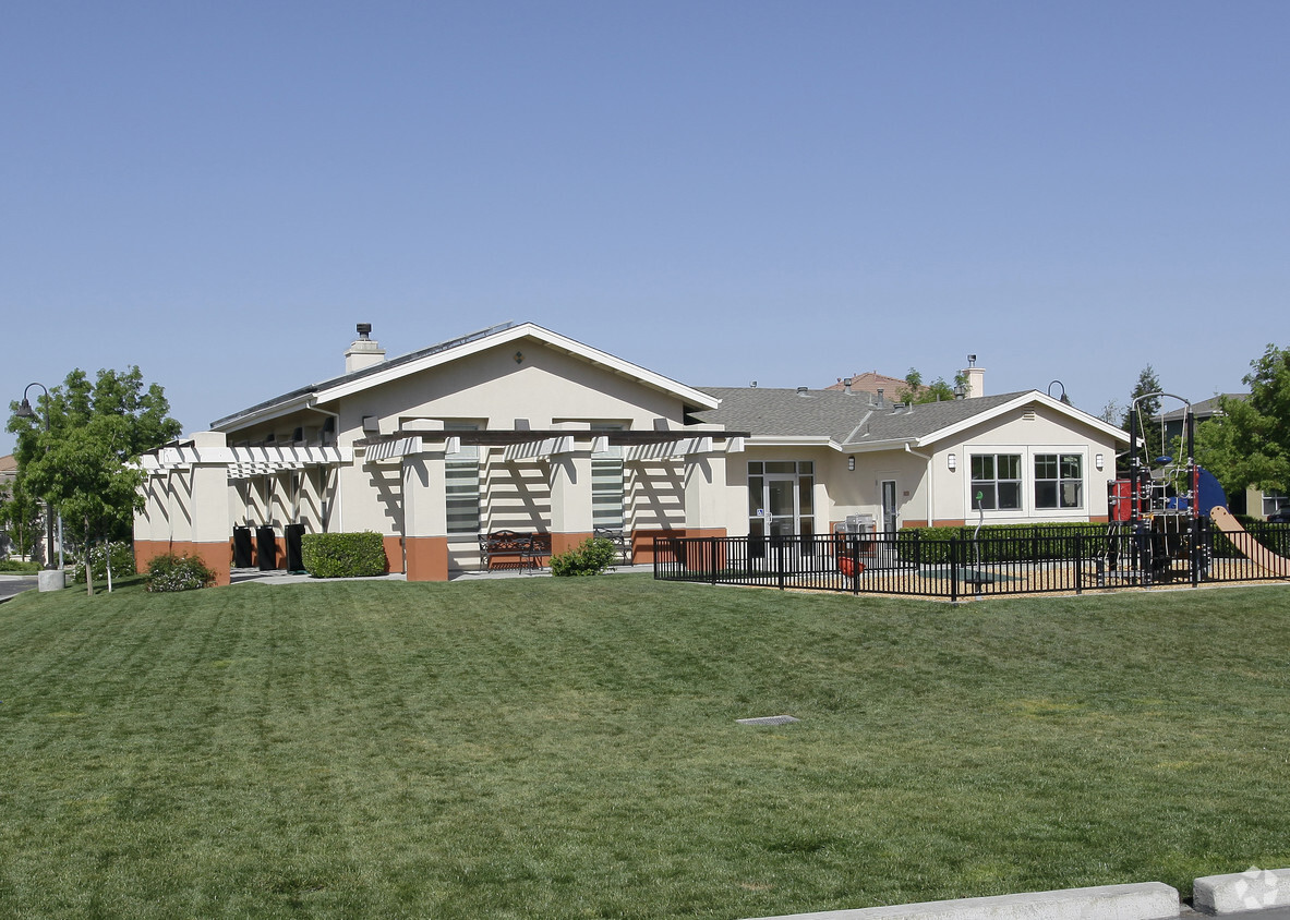 Building Photo - Tremont Green Apartments