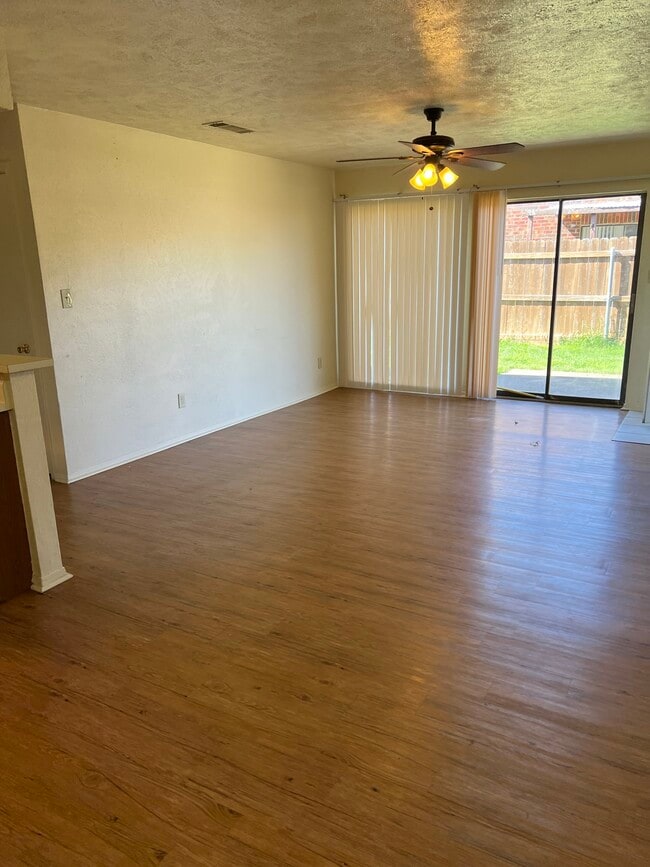 Living / Dining / Kitchen - 542 Methodist