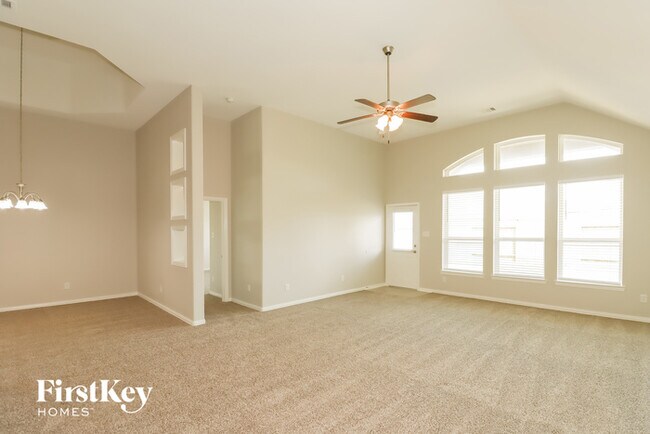 Building Photo - 318 Burgundy Dr