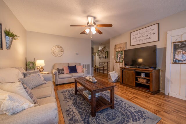 living room - 1040 Blinken Str