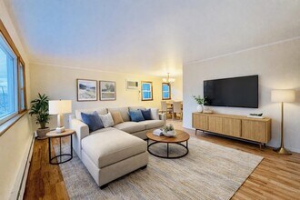 Building Photo - 37 W 7th St