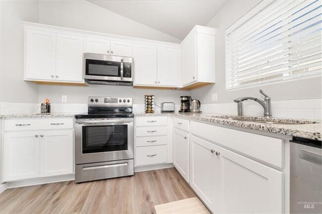 Foto del edificio - Beautiful Home Close to Shopping!