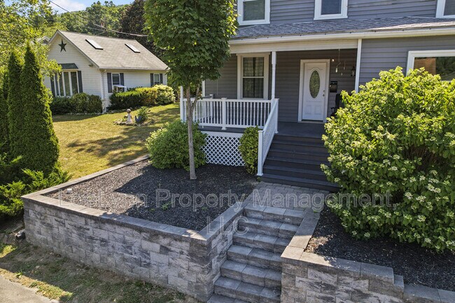 Building Photo - 505 B St