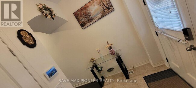 Building Photo - 11 Ivor Cres