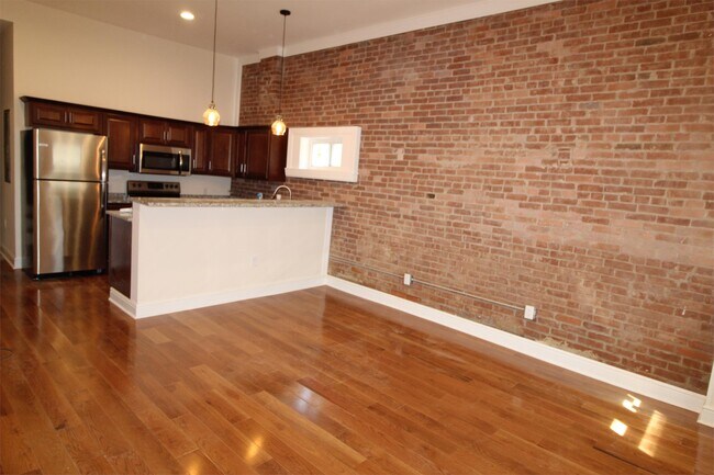 Building Photo - 1207 Reddour St