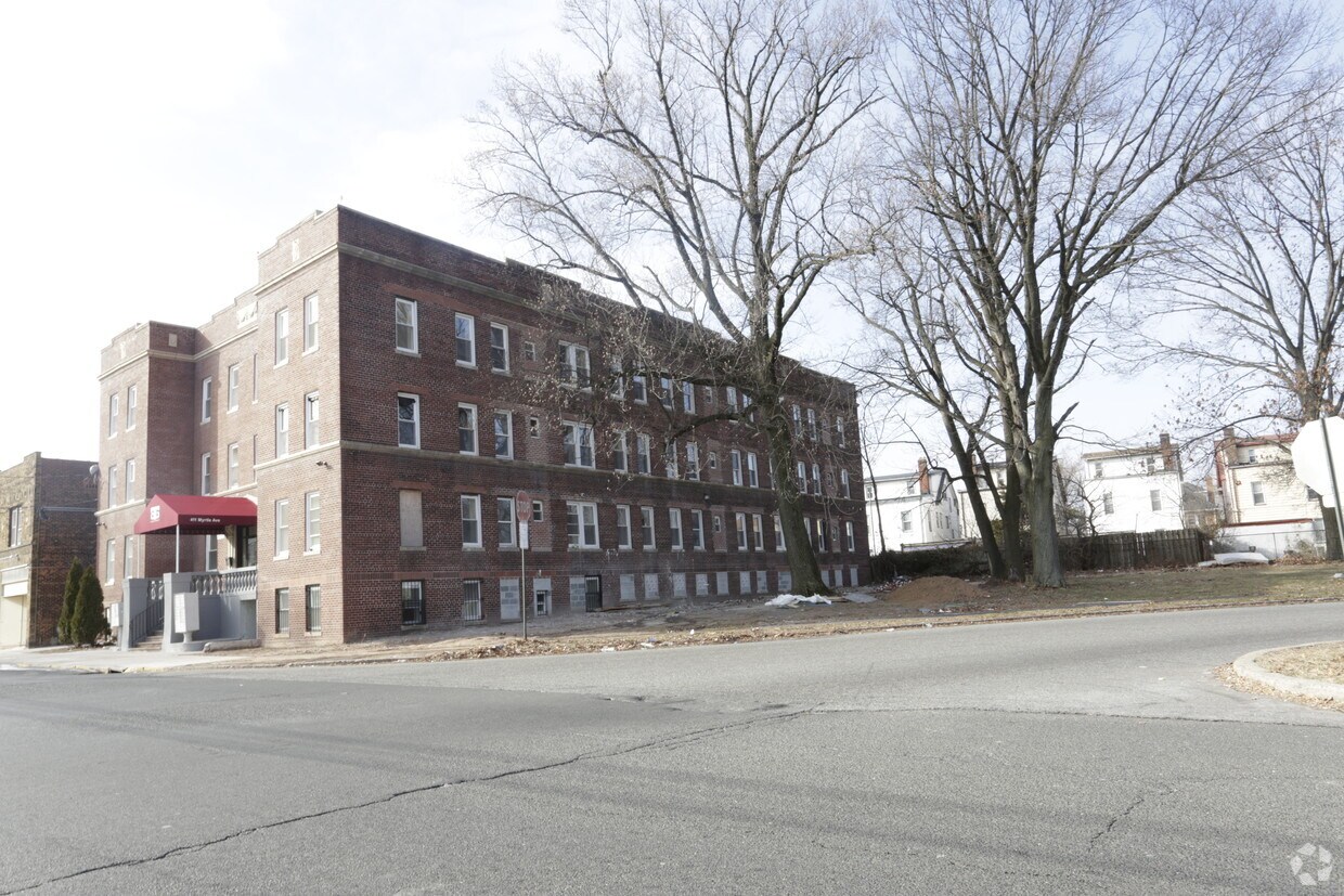 Building Photo - 411 Myrtle Avenue